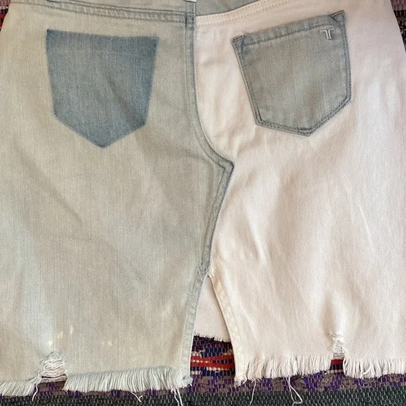 Tractr Jeans Skirt, Distressed Patchwork in Light Wash Blue & White, Sz L. - Picture 6 of 7